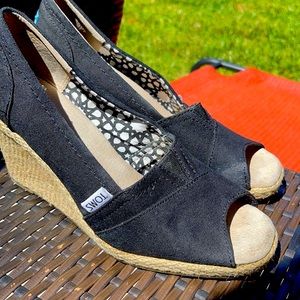 Black canvas Tom wedge sandals 8M